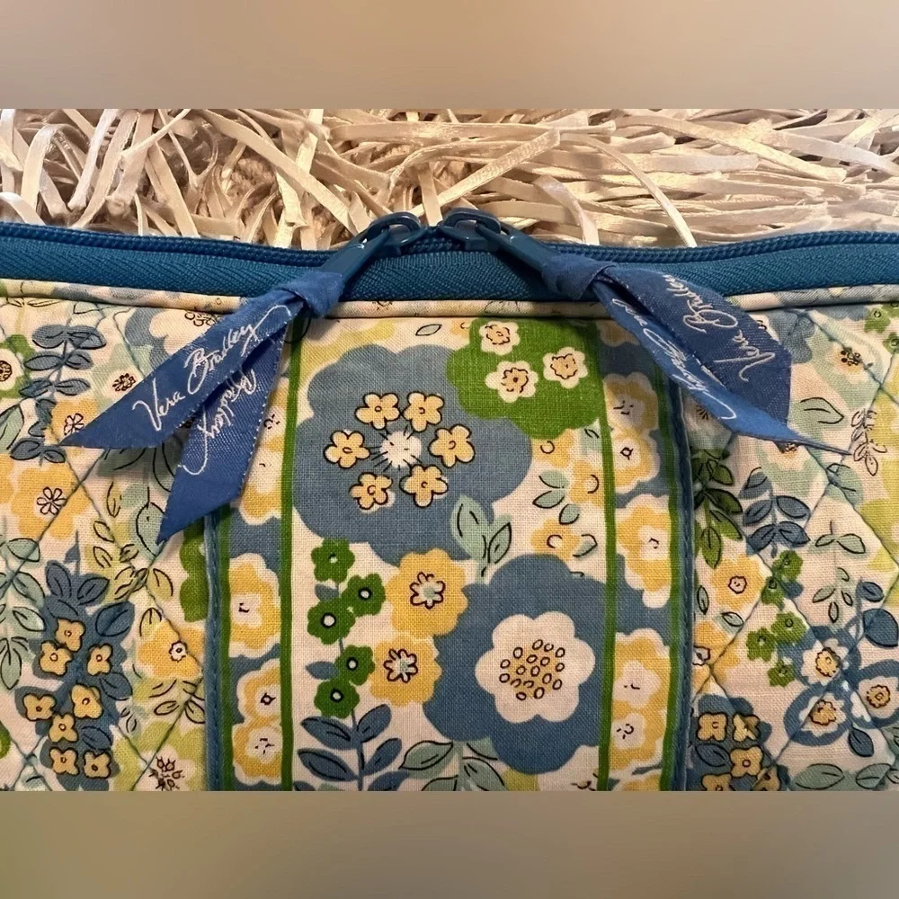 VERA BRADLEY English Meadow Reader Tech Tablet Laptop Floral Padded Case Green
